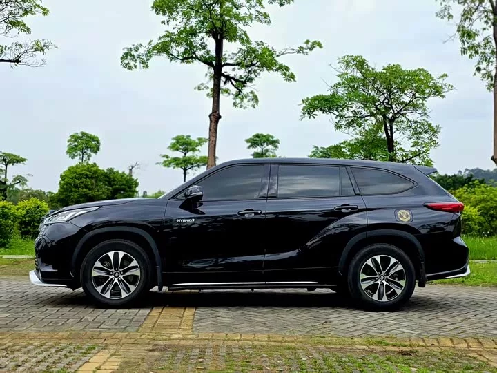 Toyota Crown Kluger