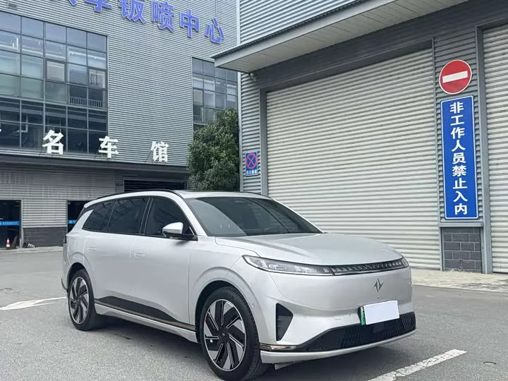 Dongfeng eπ008