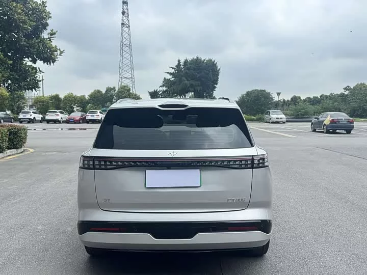 Dongfeng eπ008