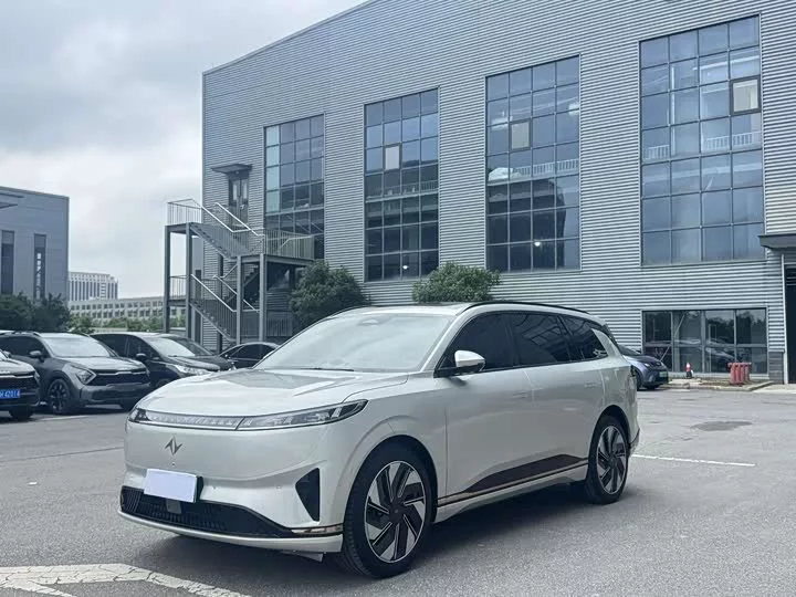 Dongfeng eπ008
