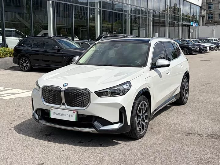 BMW iX1