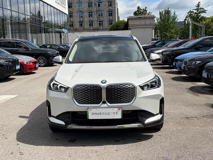 BMW iX1