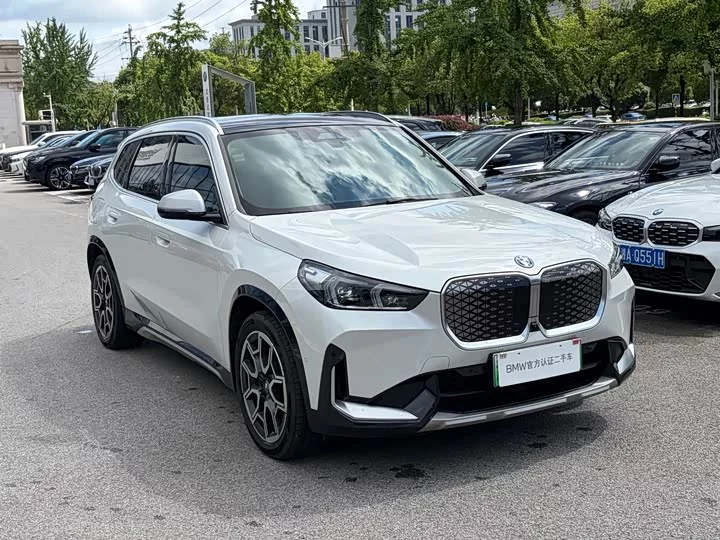 BMW iX1