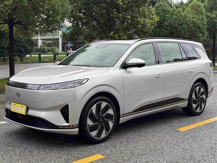 Dongfeng eπ008