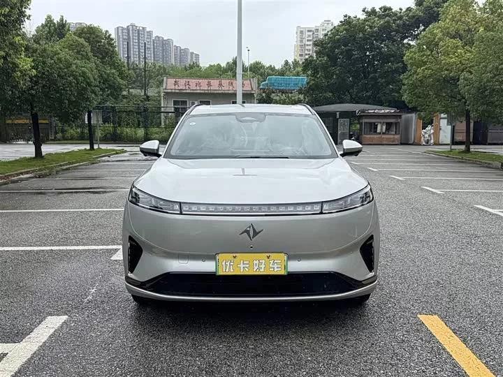 Dongfeng eπ008