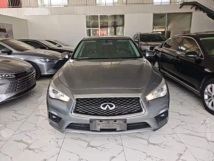 Infiniti Q50L