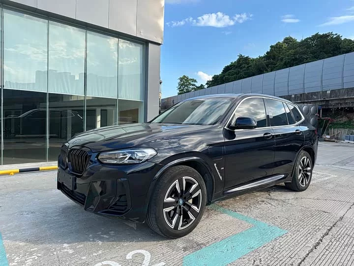 BMW iX3