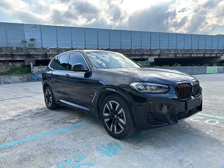 BMW iX3