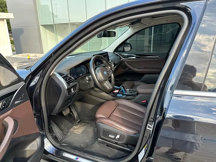 BMW iX3