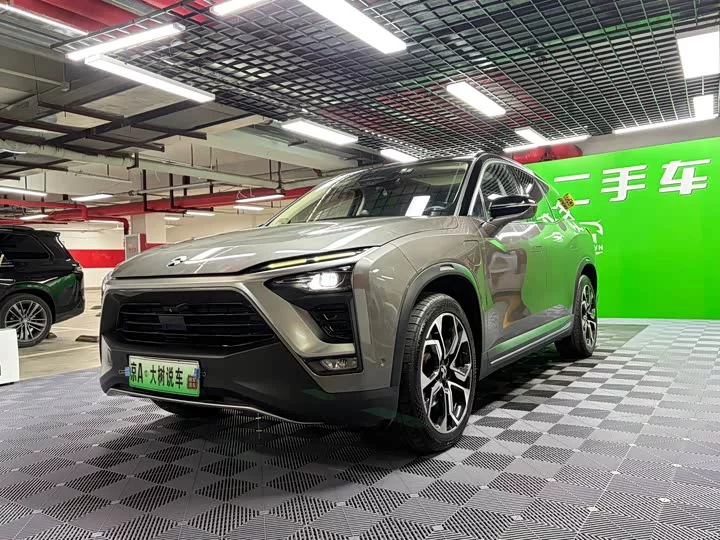 NIO ES8