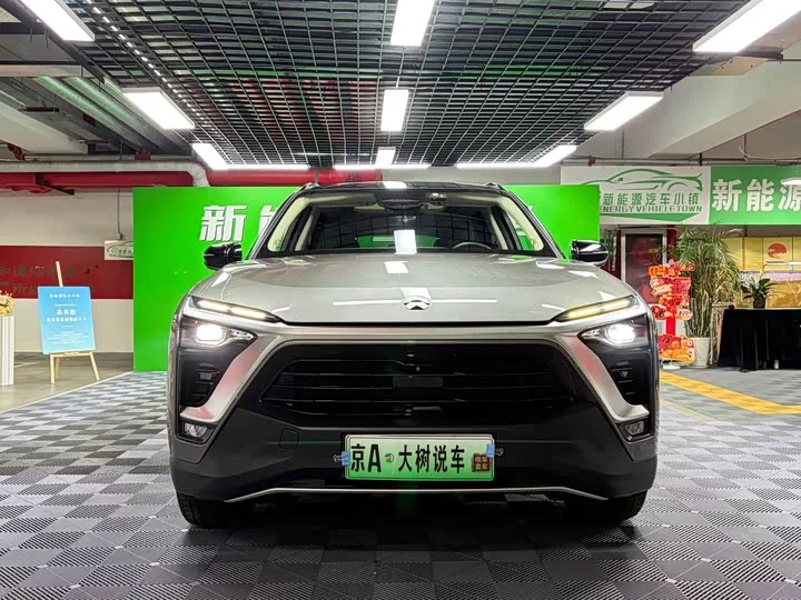 NIO ES8