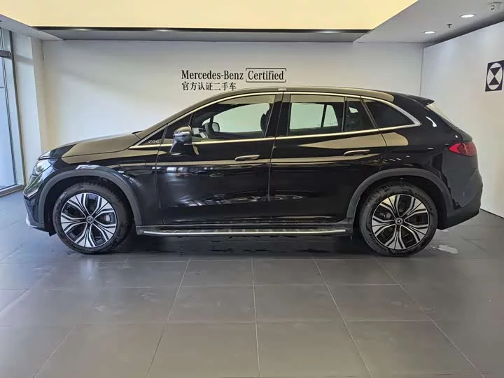 Mercedes-Benz EQE SUV