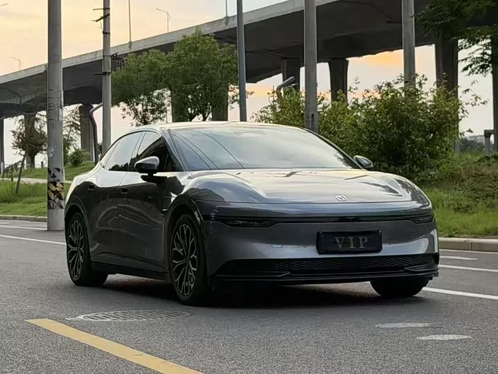ZEEKR 007