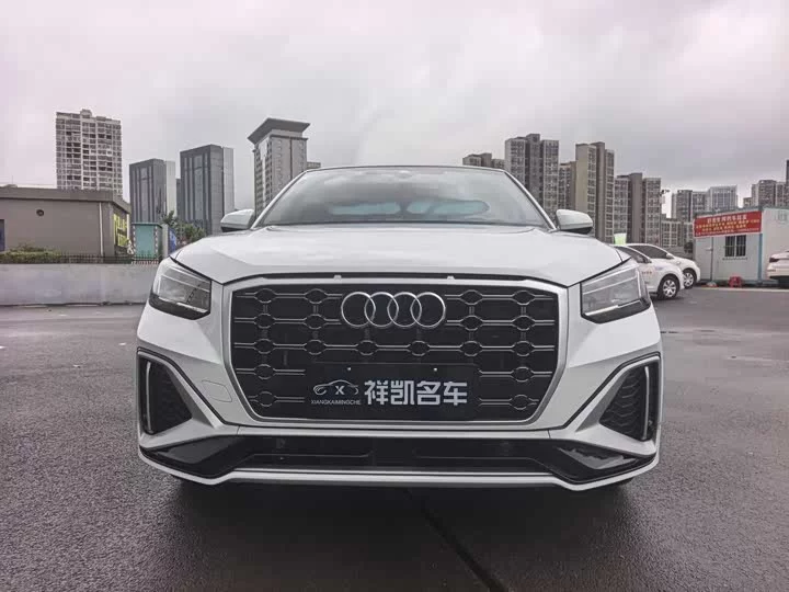 Audi Q2L