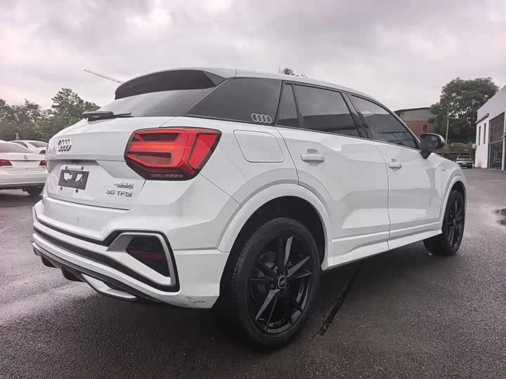 Audi Q2L