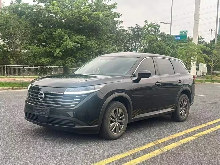 Nissan Explore the land