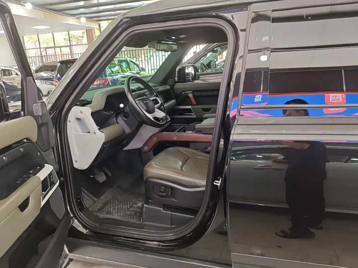 Land Rover guard