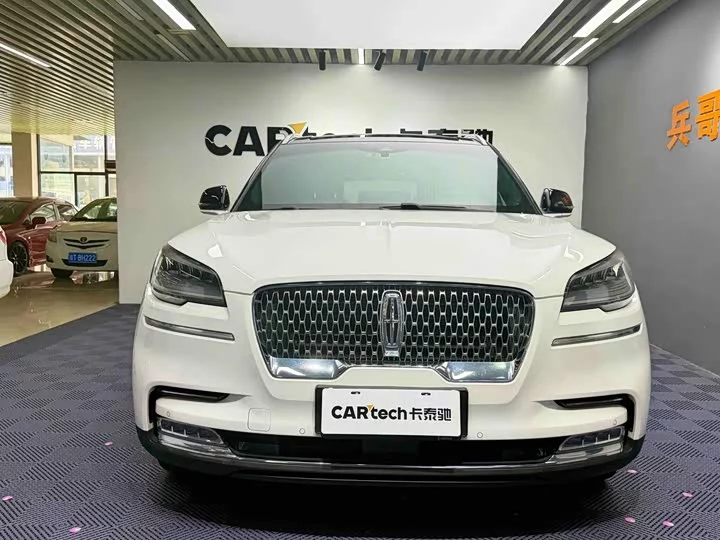 Lincoln aviator
