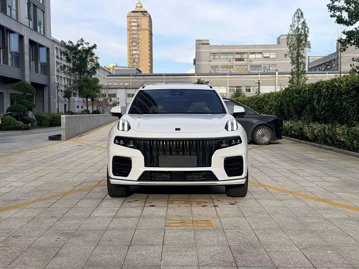 Lynk & Co 09 EM-P