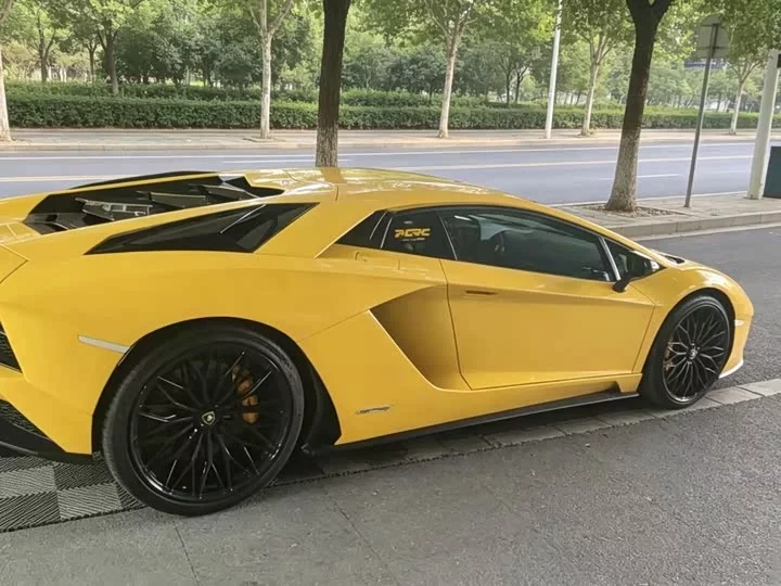 Lamborghini Aventador