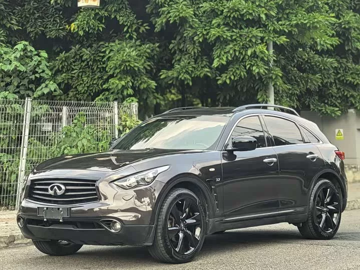 Infiniti QX70