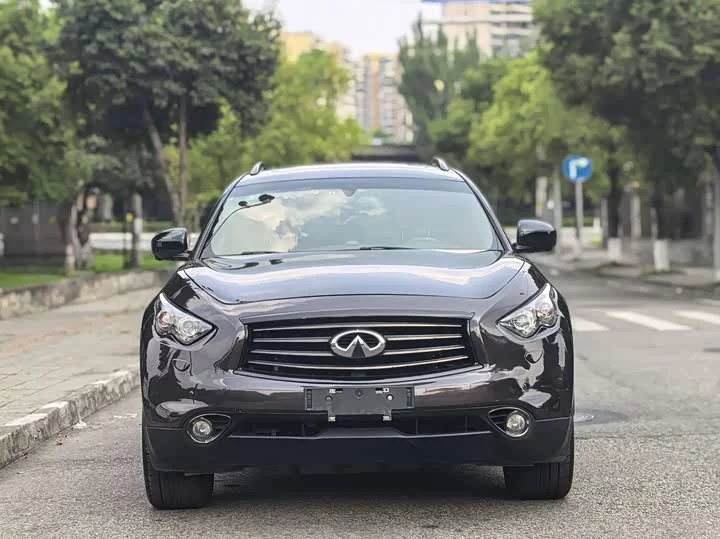 Infiniti QX70