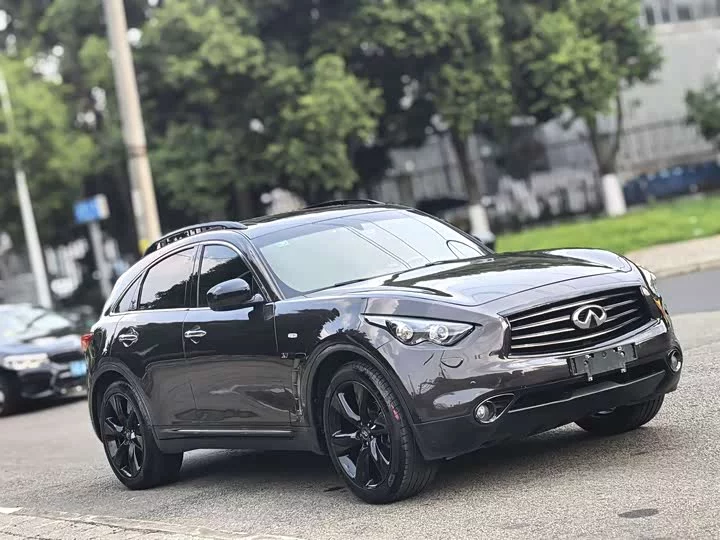 Infiniti QX70