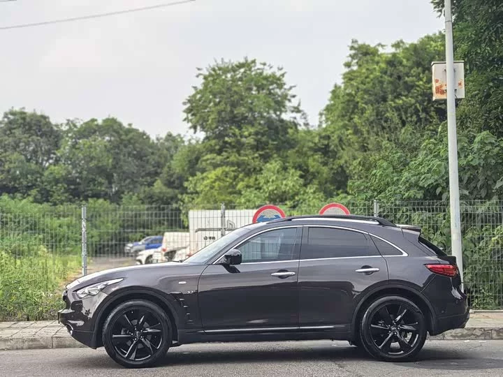 Infiniti QX70