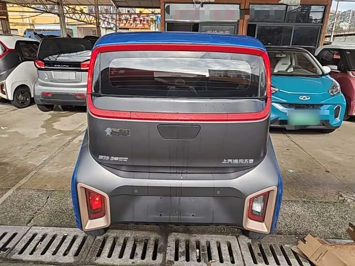 Baojun E200