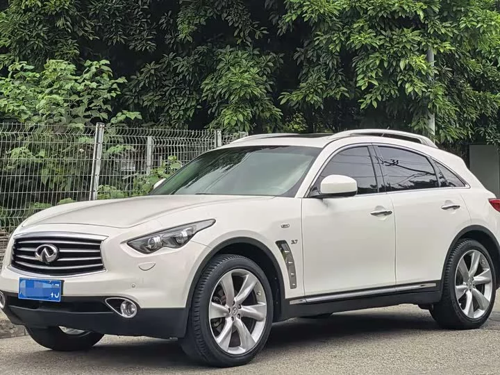 Infiniti QX70