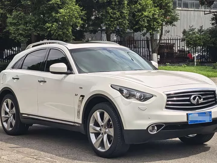Infiniti QX70