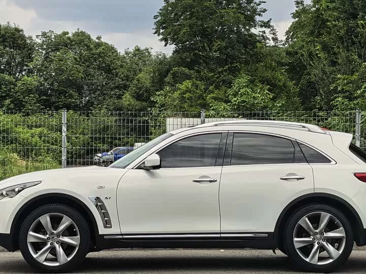 Infiniti QX70