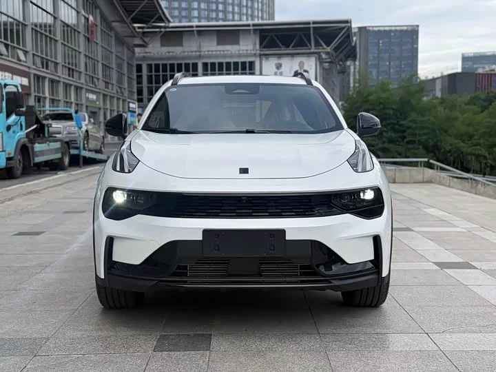 Lynk & Co 01