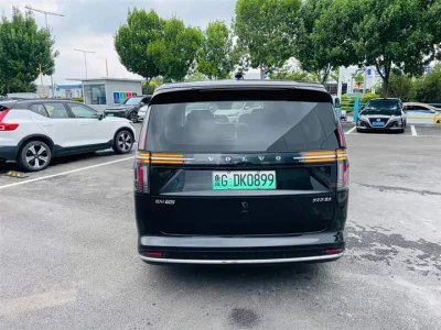Volvo EM90