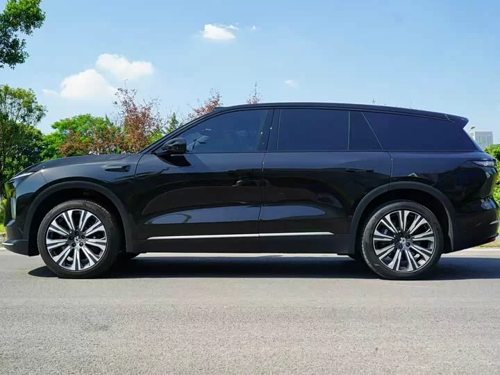 NIO ES8