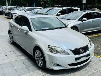 Lexus IS