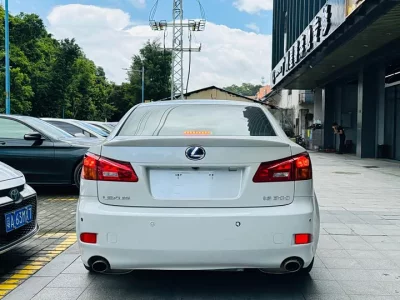Lexus IS
