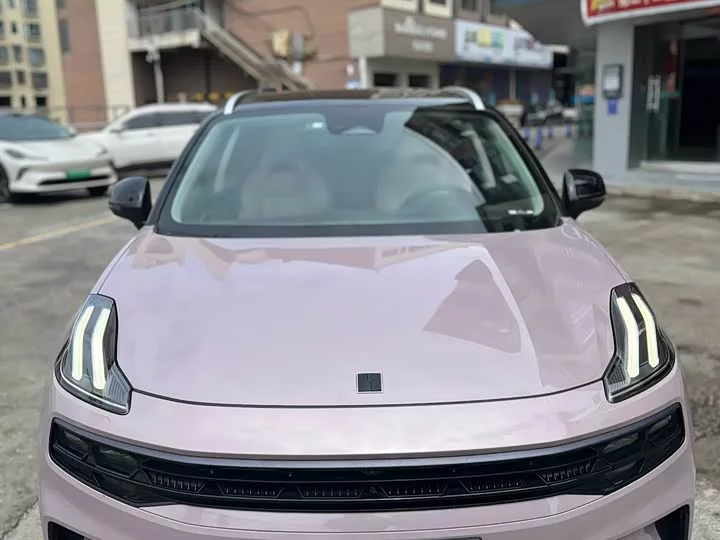 Lynk & Co 06