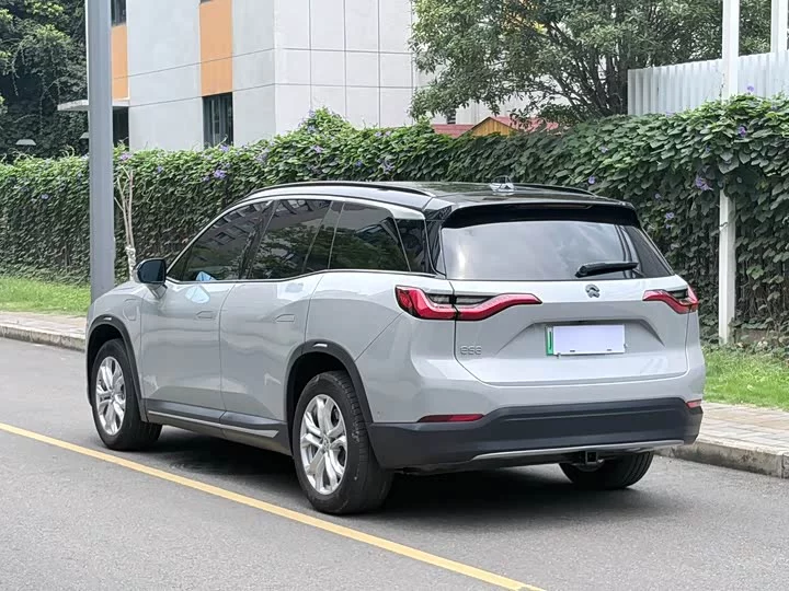 NIO ES8
