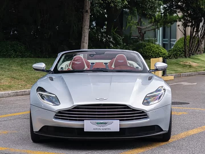 Aston Martin DB11