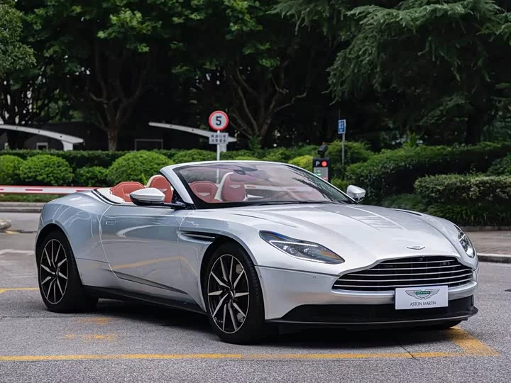 Aston Martin DB11