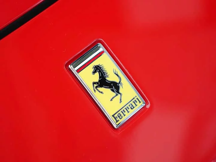 ferrari F8