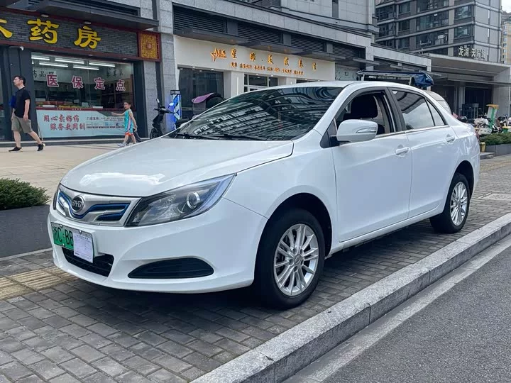 BYD e5