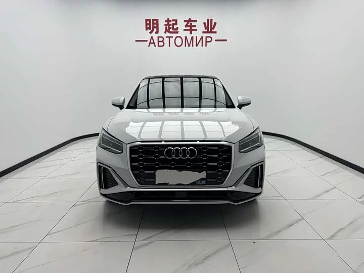 Audi Q2L