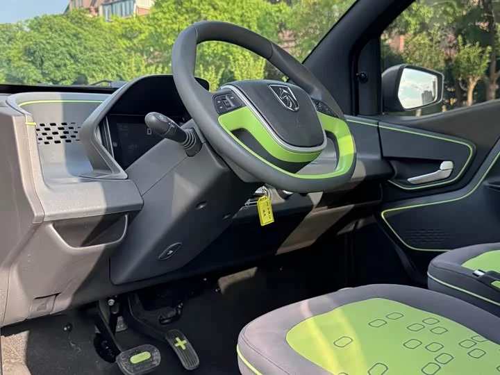 Baojun E100