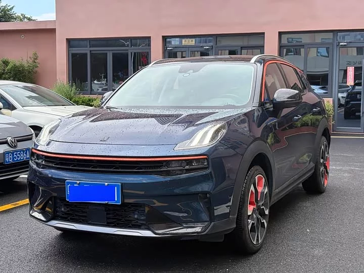 Lynk & Co 06