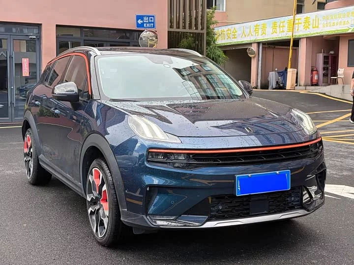Lynk & Co 06