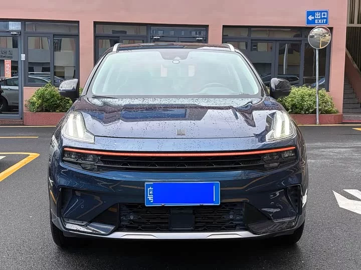 Lynk & Co 06