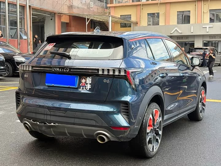 Lynk & Co 06
