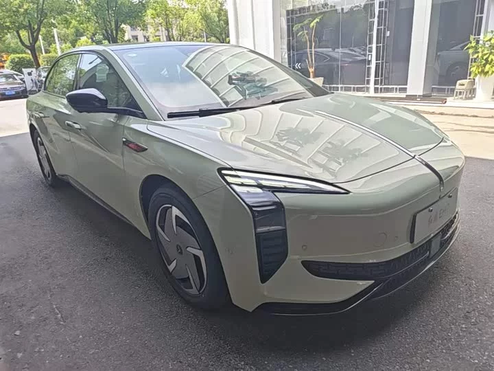 Hongqi EH7